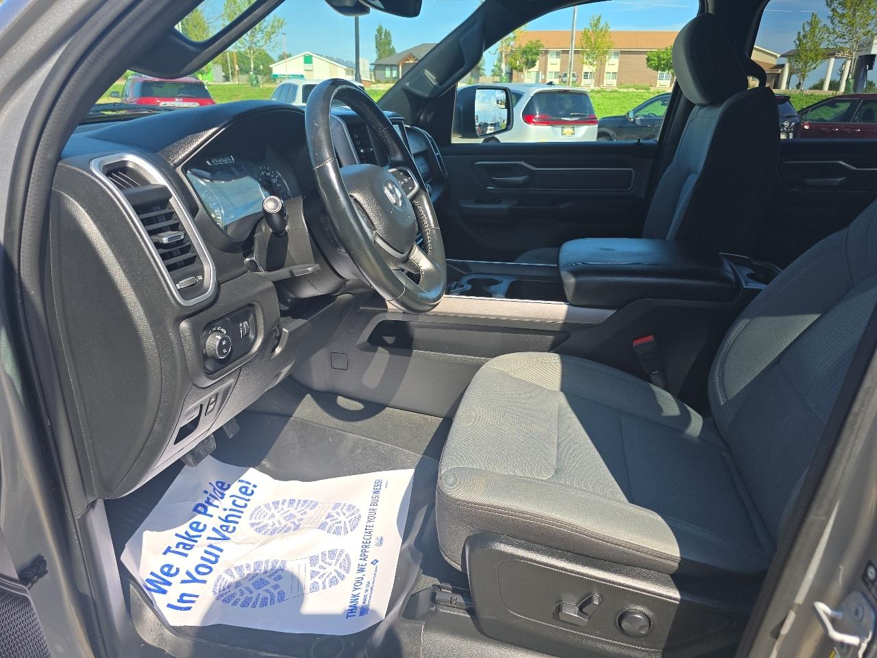 RAM 1500 Big Horn 4x4 Crew Cab 5'7" Box 2023