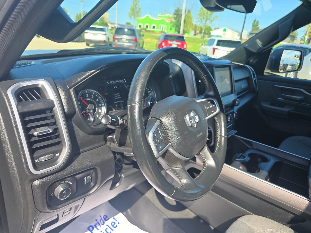 RAM 1500 Big Horn 4x4 Crew Cab 5'7" Box 2023