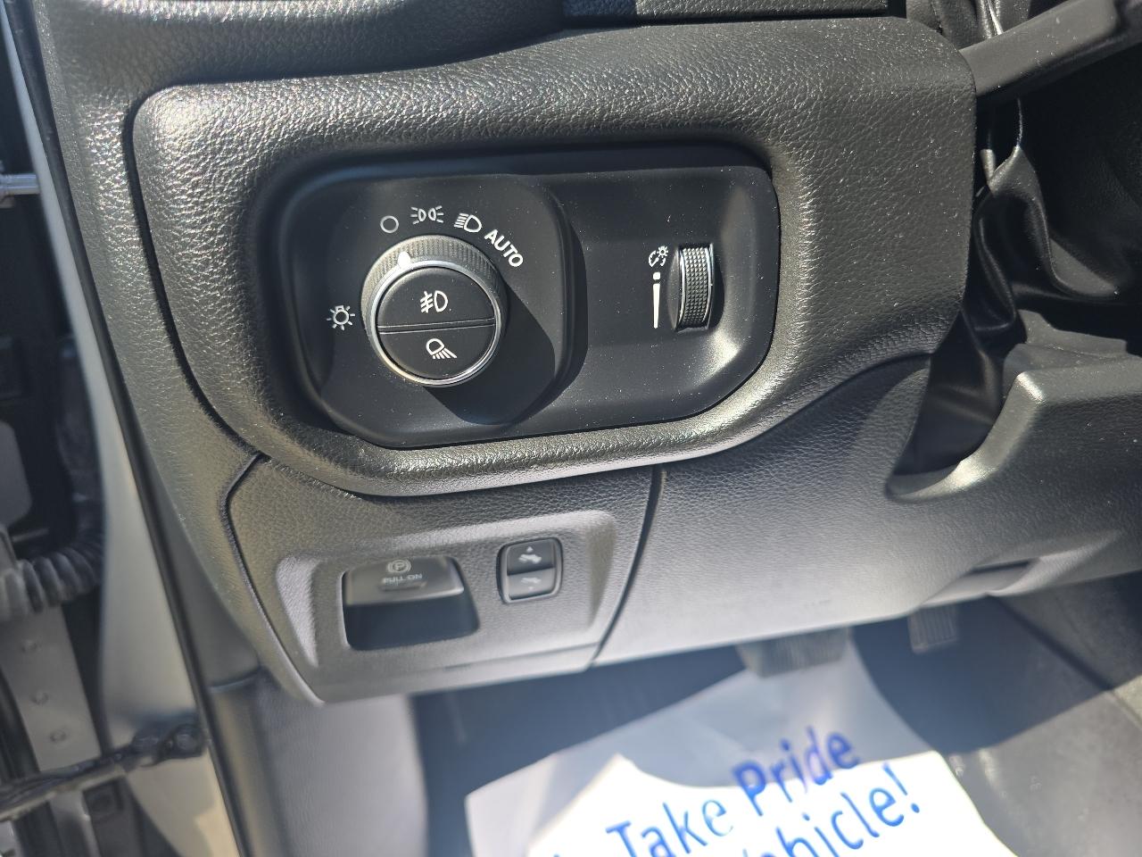 RAM 1500 Big Horn 4x4 Crew Cab 5'7" Box 2023