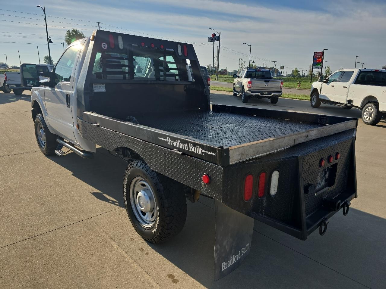 Ford Super Duty F-250 SRW 4WD Reg Cab 137" XLT 2016