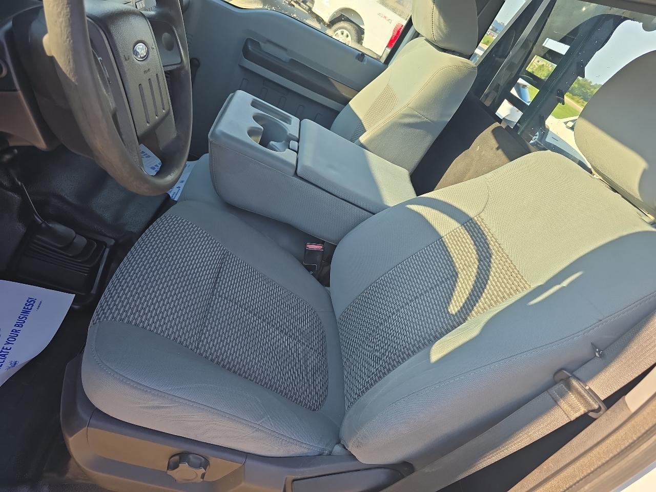 Ford Super Duty F-250 SRW 4WD Reg Cab 137" XLT 2016