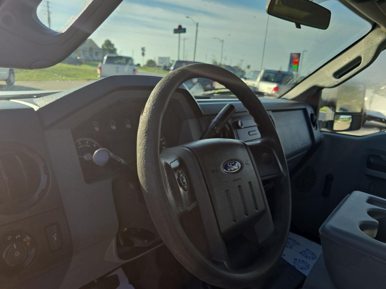 Ford Super Duty F-250 SRW 4WD Reg Cab 137" XLT 2016