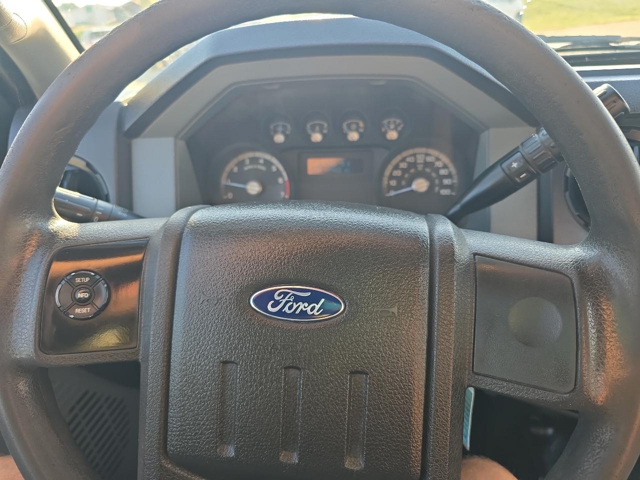 Ford Super Duty F-250 SRW 4WD Reg Cab 137" XLT 2016