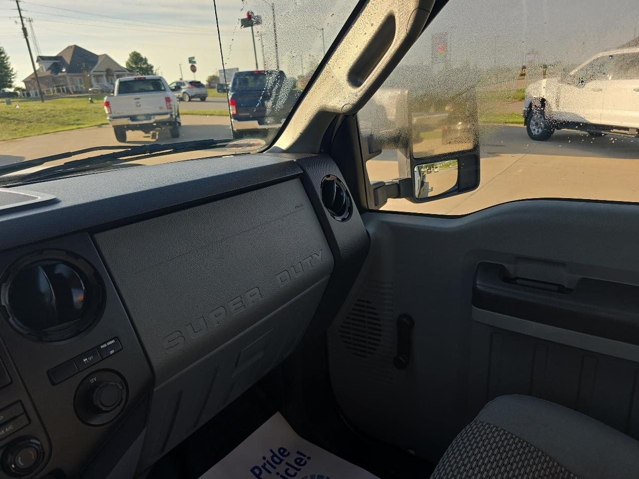 Ford Super Duty F-250 SRW 4WD Reg Cab 137" XLT 2016