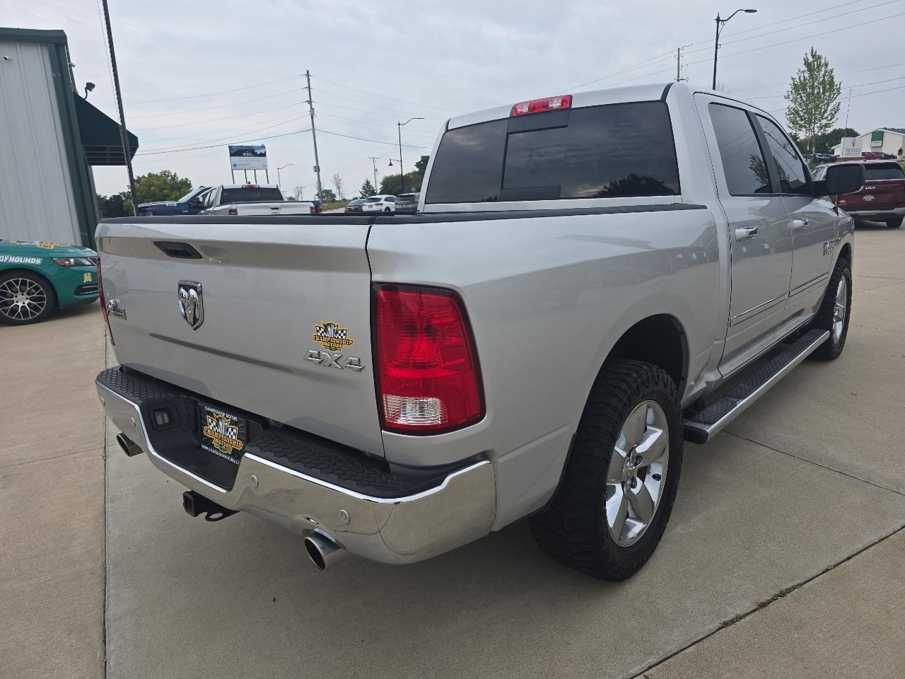 RAM 1500 Big Horn 4x4 Crew Cab 5'7" Box 2017