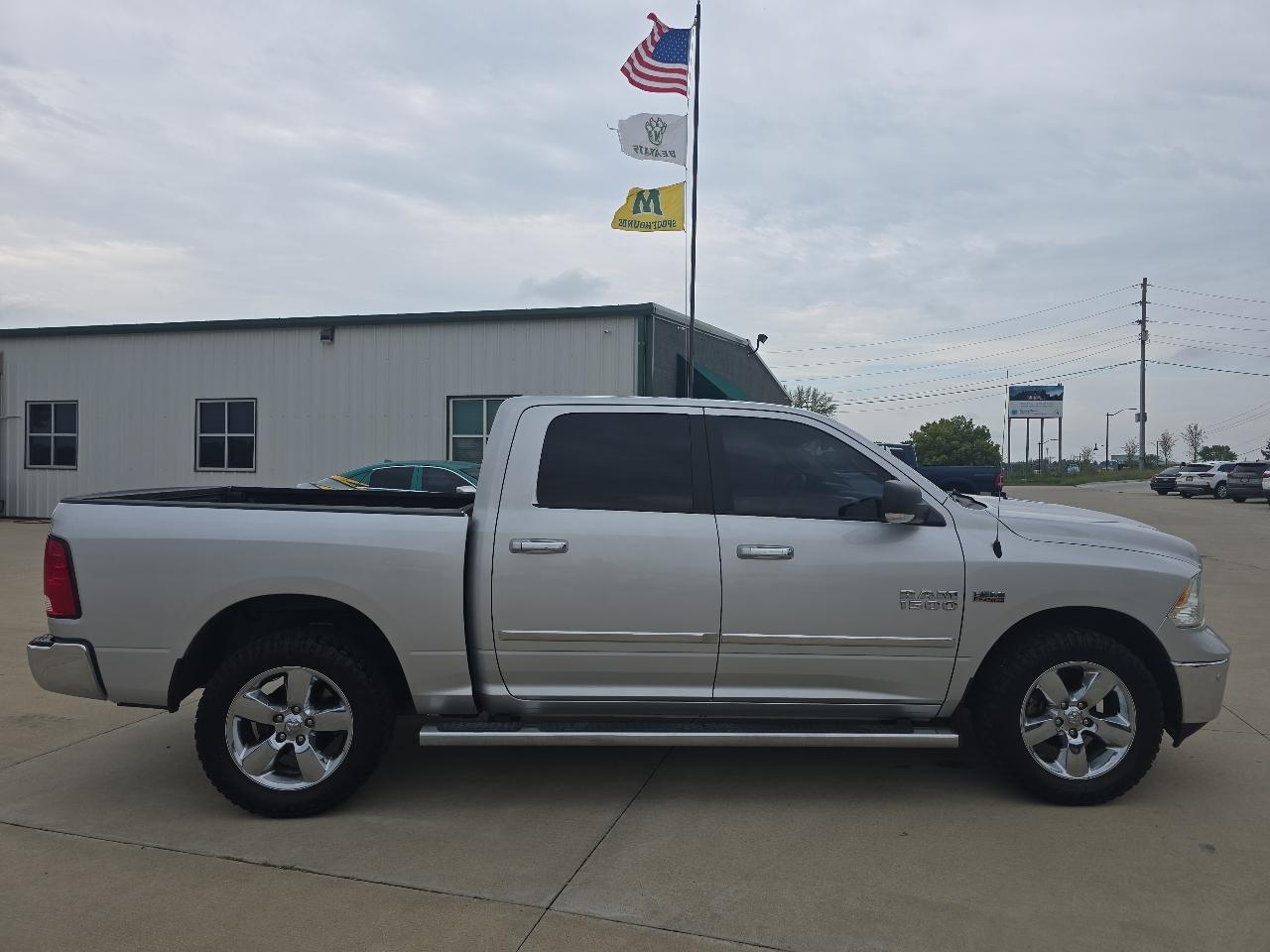 RAM 1500 Big Horn 4x4 Crew Cab 5'7" Box 2017