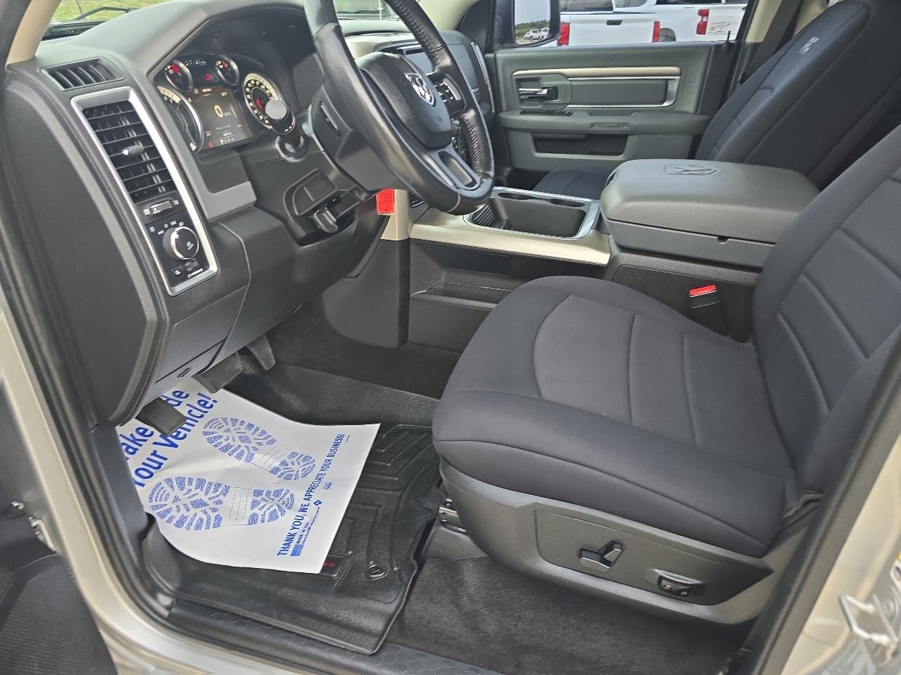 RAM 1500 Big Horn 4x4 Crew Cab 5'7" Box 2017