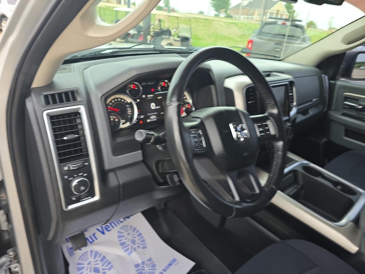 RAM 1500 Big Horn 4x4 Crew Cab 5'7" Box 2017
