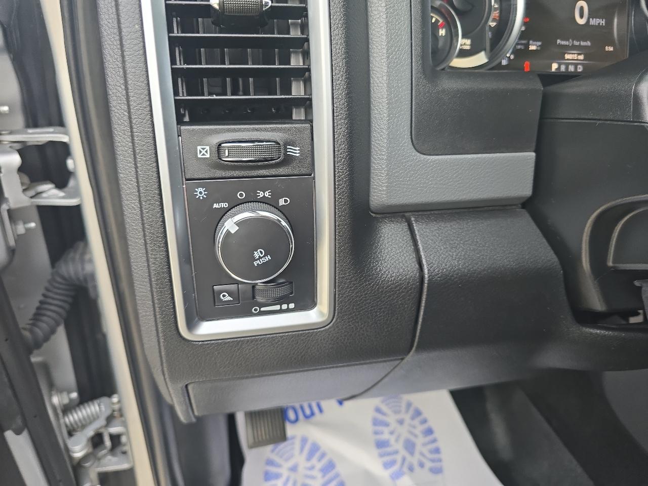 RAM 1500 Big Horn 4x4 Crew Cab 5'7" Box 2017
