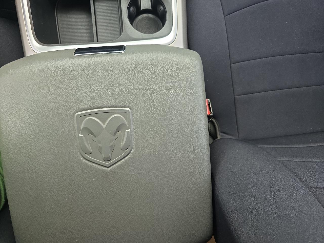 RAM 1500 Big Horn 4x4 Crew Cab 5'7" Box 2017
