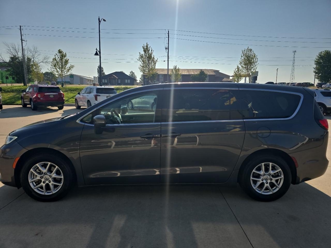 Chrysler Pacifica Touring L FWD 2023