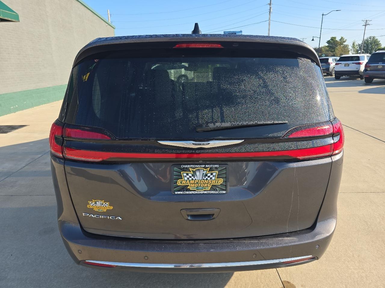 Chrysler Pacifica Touring L FWD 2023