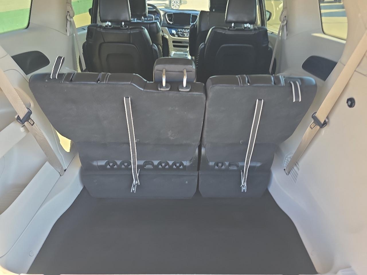 Chrysler Pacifica Touring L FWD 2023