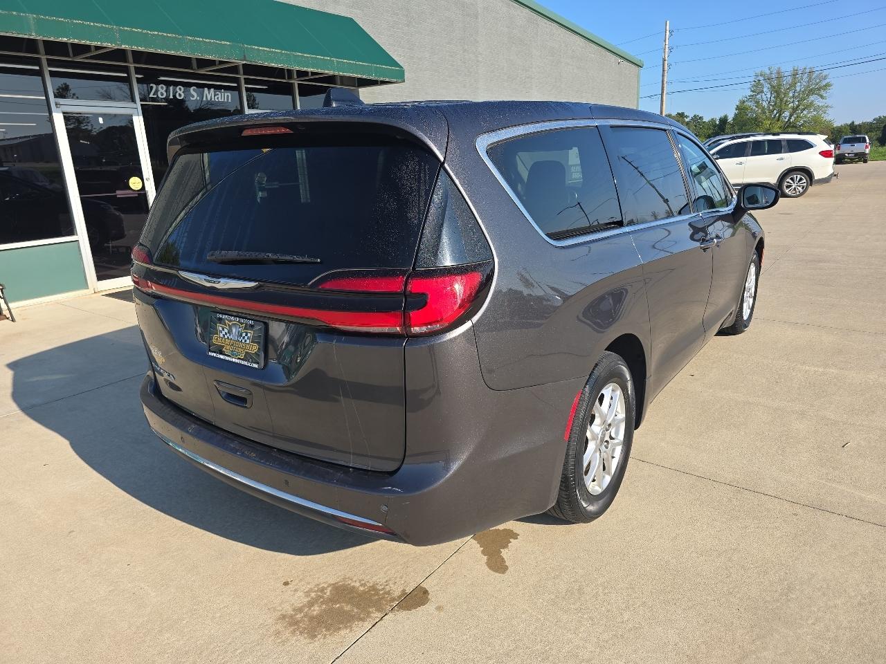 Chrysler Pacifica Touring L FWD 2023