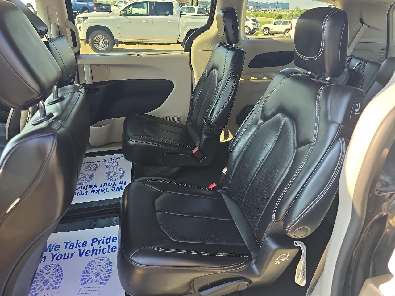 Chrysler Pacifica Touring L FWD 2023