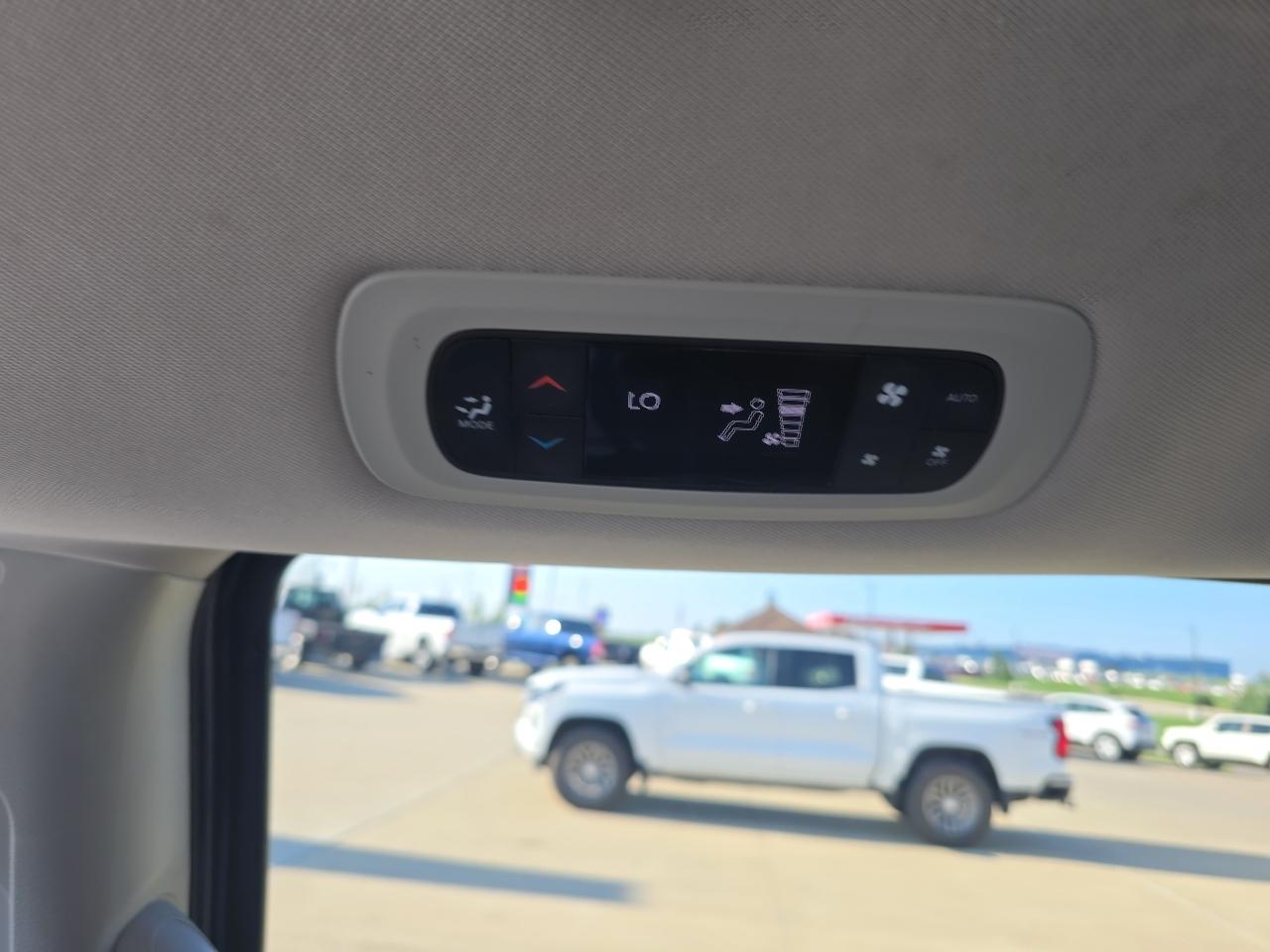Chrysler Pacifica Touring L FWD 2023
