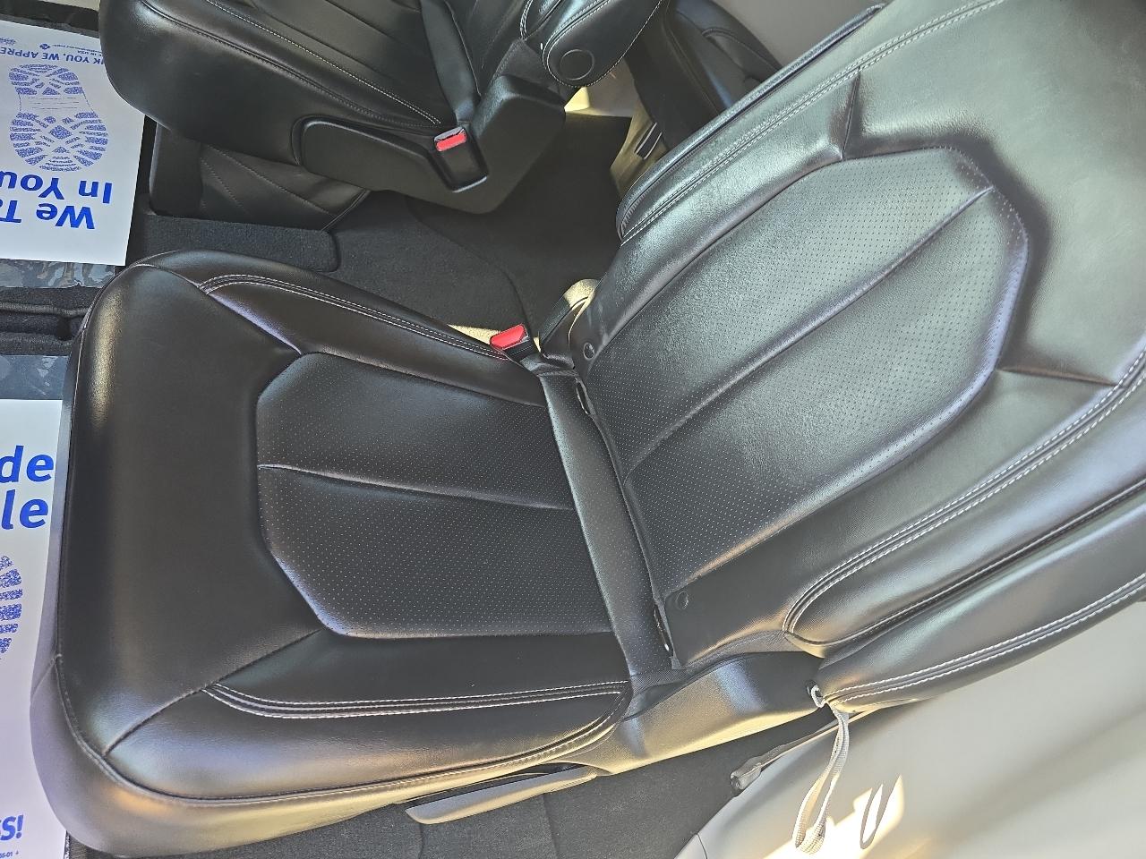 Chrysler Pacifica Touring L FWD 2023