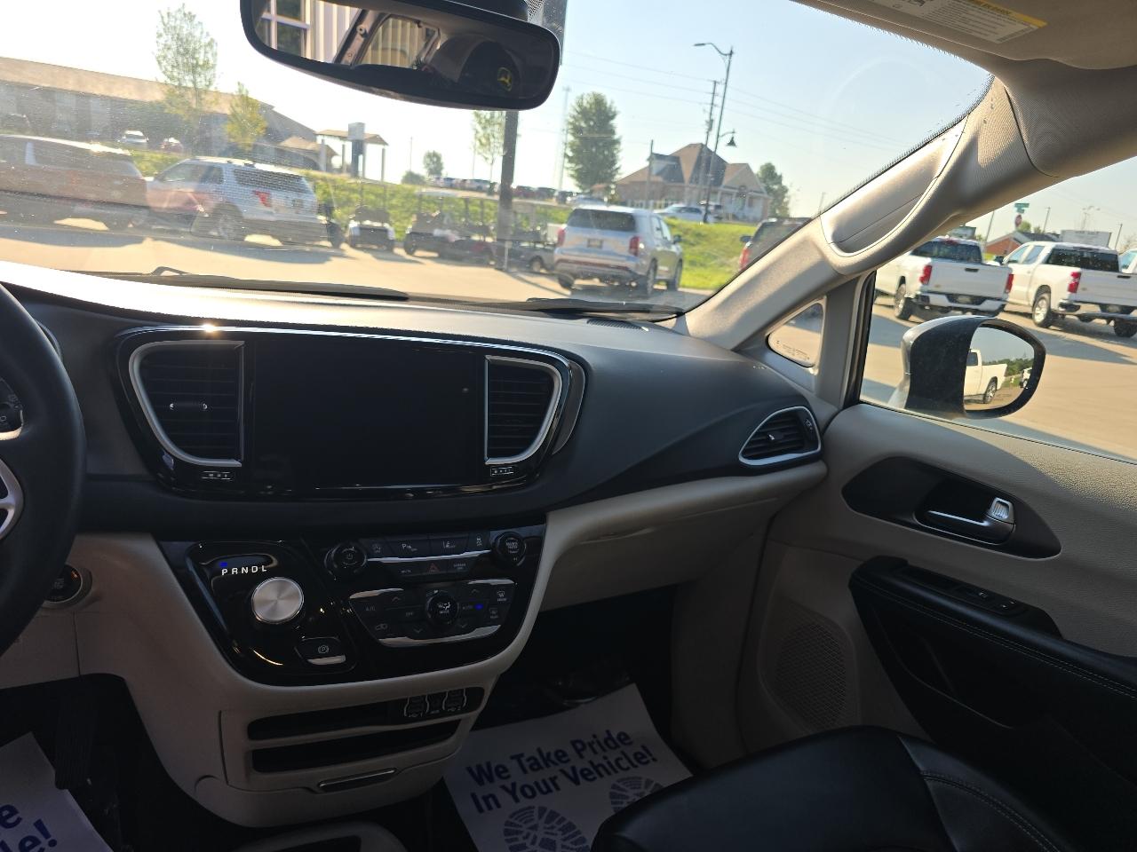 Chrysler Pacifica Touring L FWD 2023