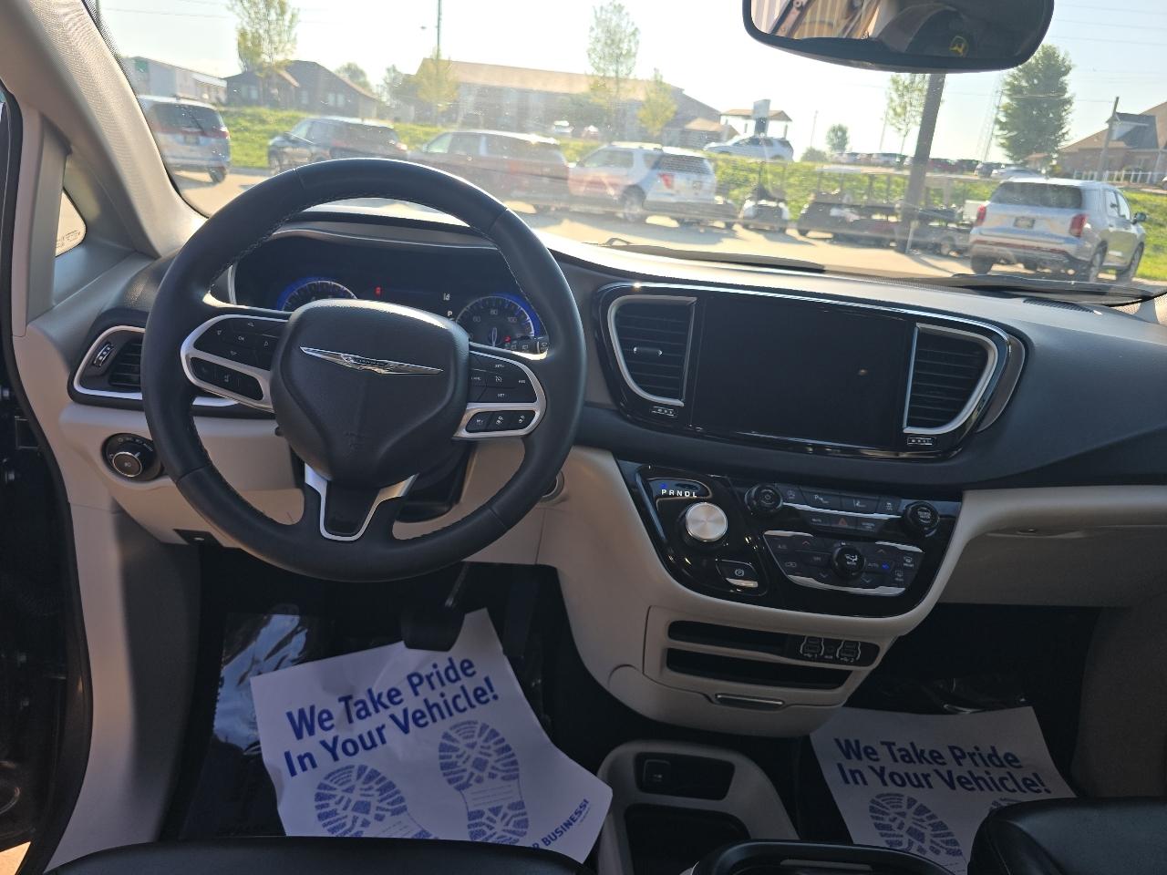 Chrysler Pacifica Touring L FWD 2023
