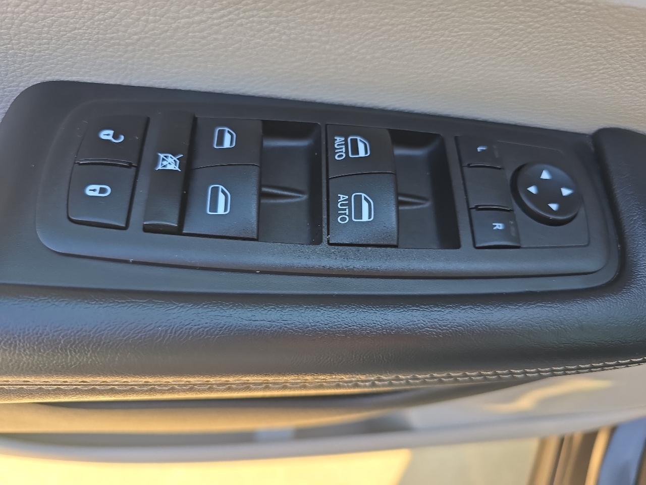 Chrysler Pacifica Touring L FWD 2023