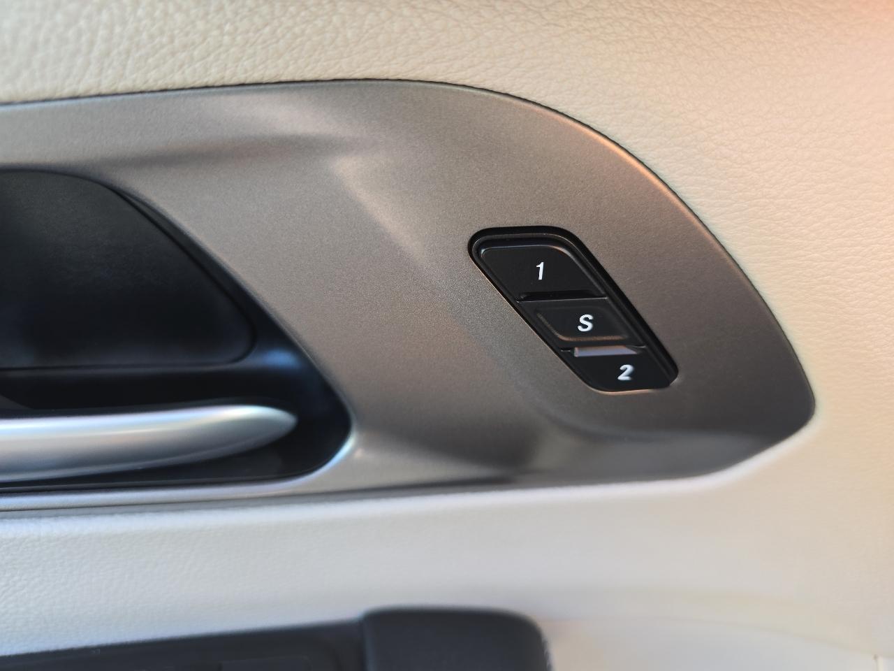 Chrysler Pacifica Touring L FWD 2023