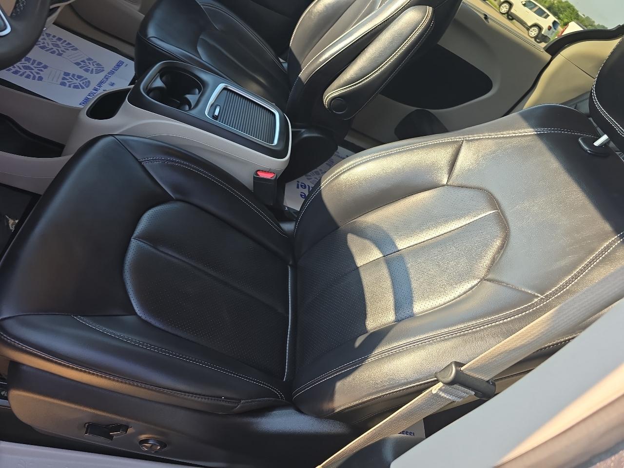 Chrysler Pacifica Touring L FWD 2023