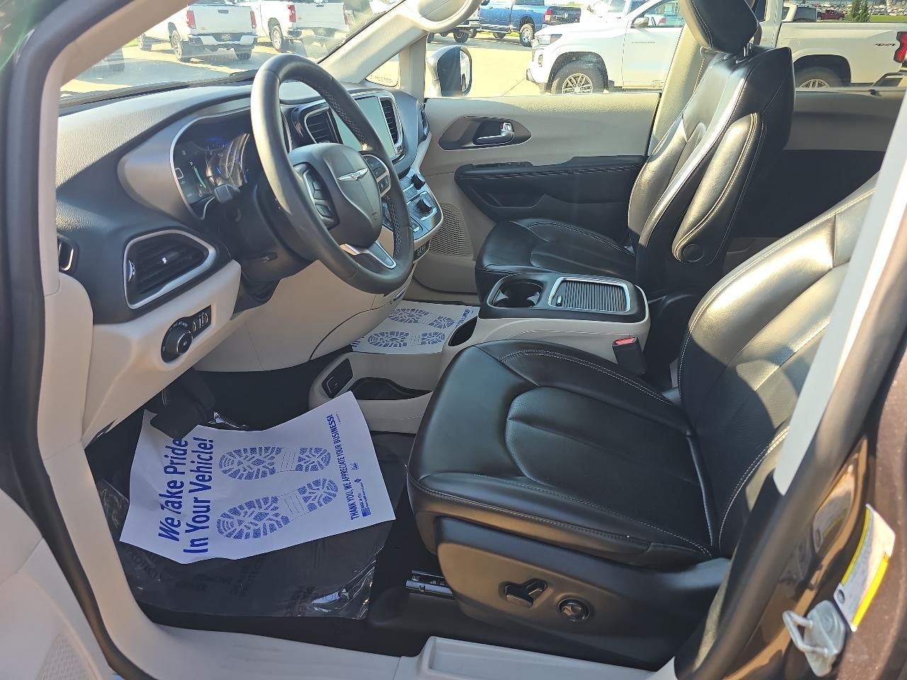 Chrysler Pacifica Touring L FWD 2023
