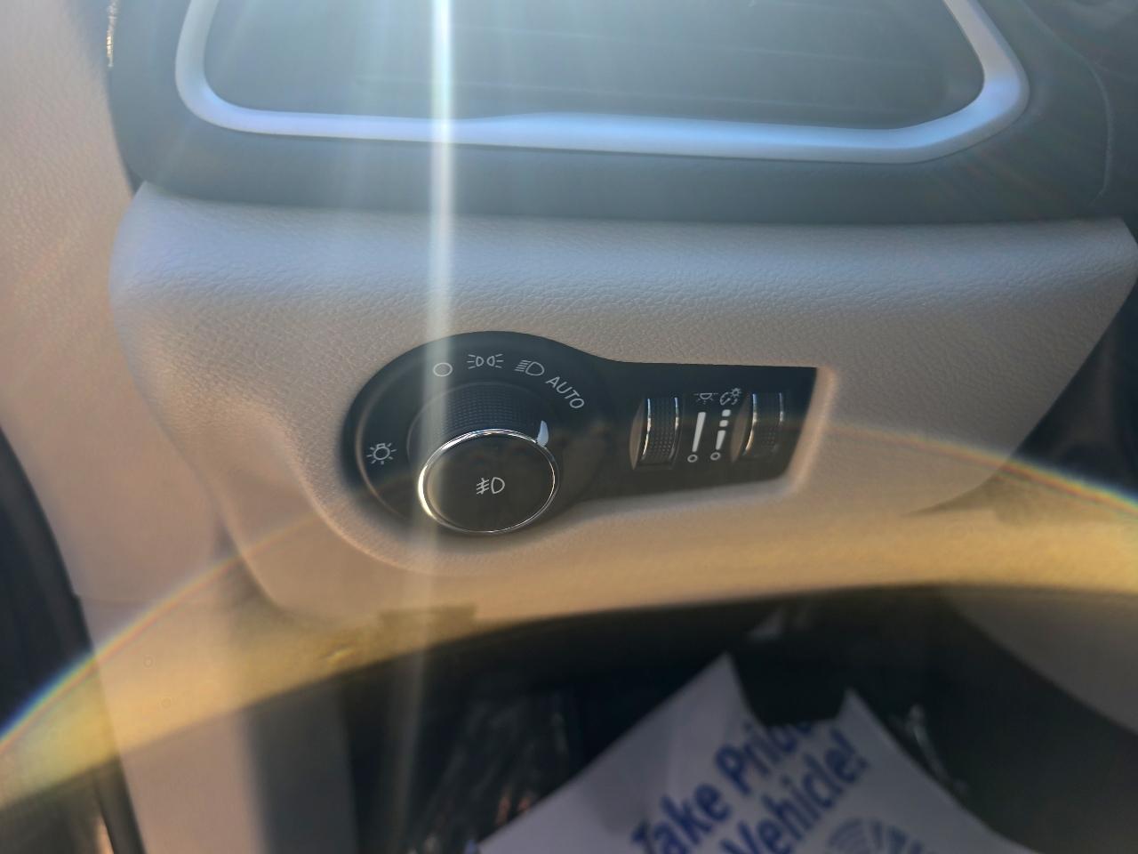 Chrysler Pacifica Touring L FWD 2023