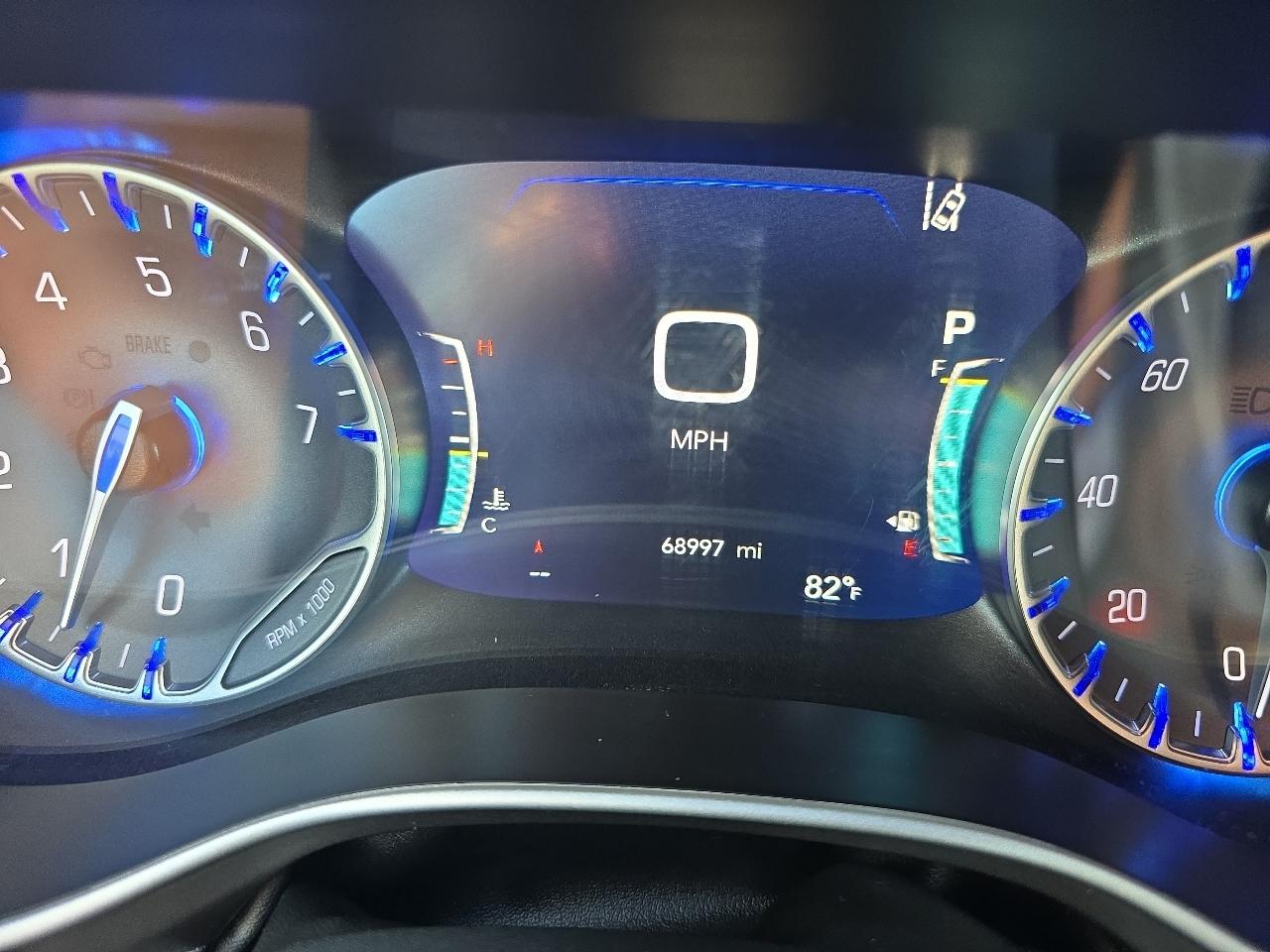 Chrysler Pacifica Touring L FWD 2023