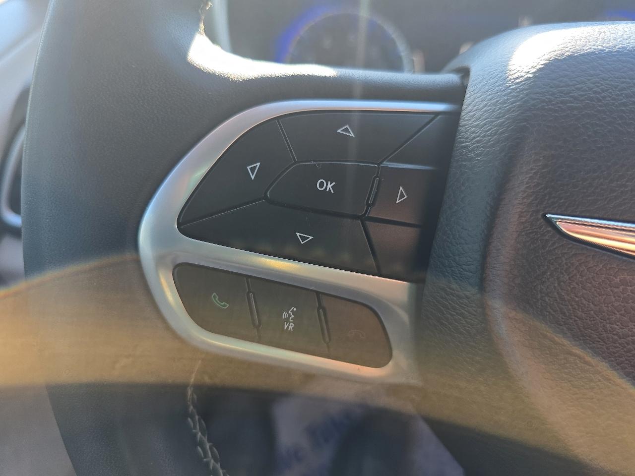 Chrysler Pacifica Touring L FWD 2023