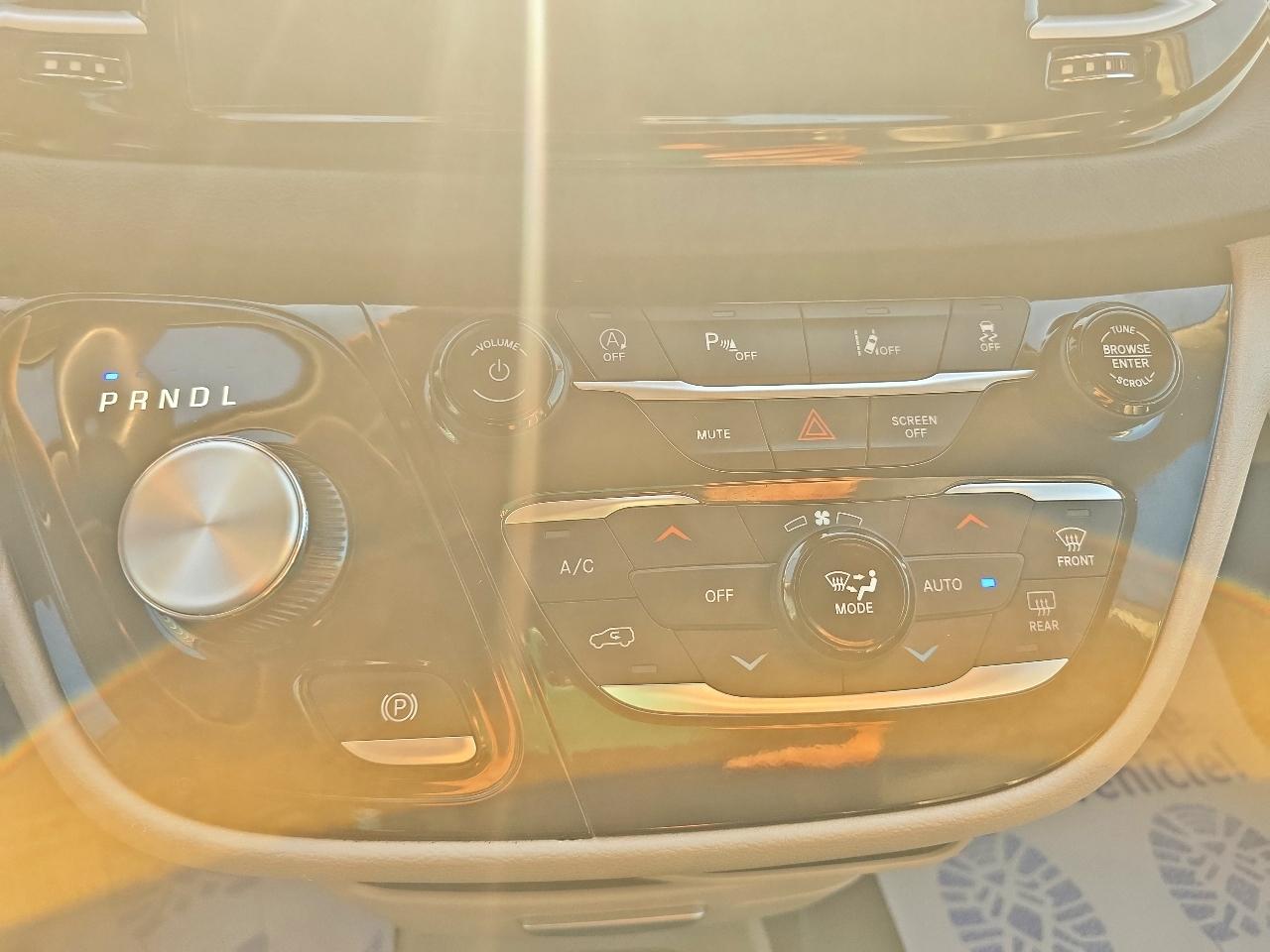 Chrysler Pacifica Touring L FWD 2023