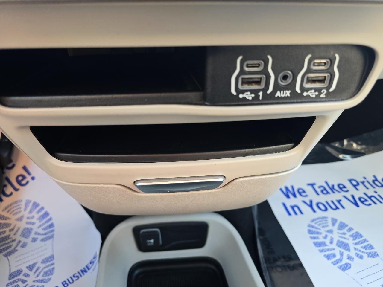 Chrysler Pacifica Touring L FWD 2023
