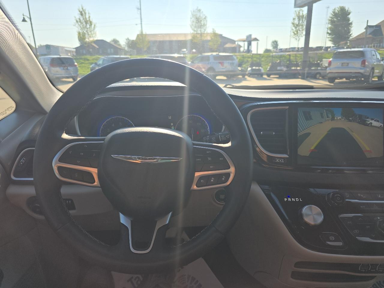 Chrysler Pacifica Touring L FWD 2023