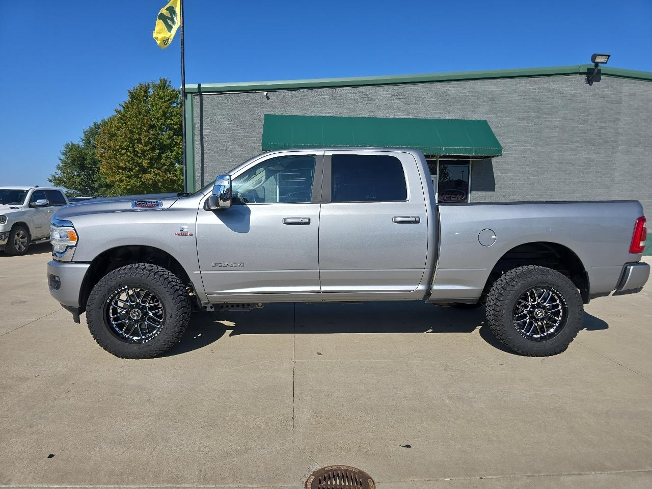RAM 2500 Laramie 4x4 Crew Cab 6'4" Box 2024