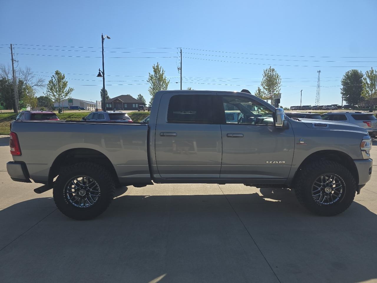 RAM 2500 Laramie 4x4 Crew Cab 6'4" Box 2024