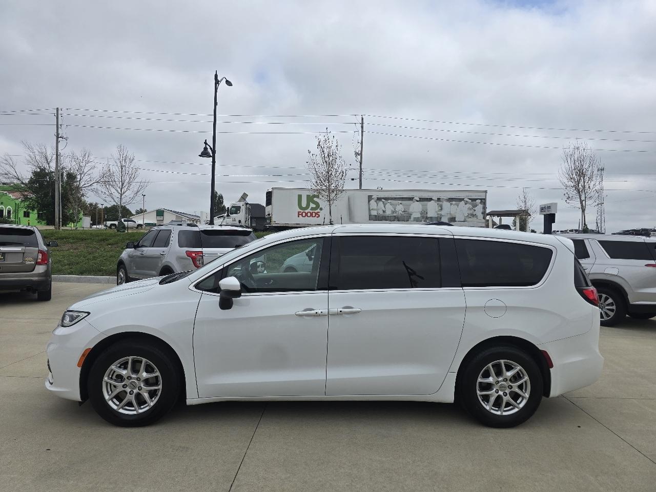 Chrysler Pacifica Touring L FWD 2023