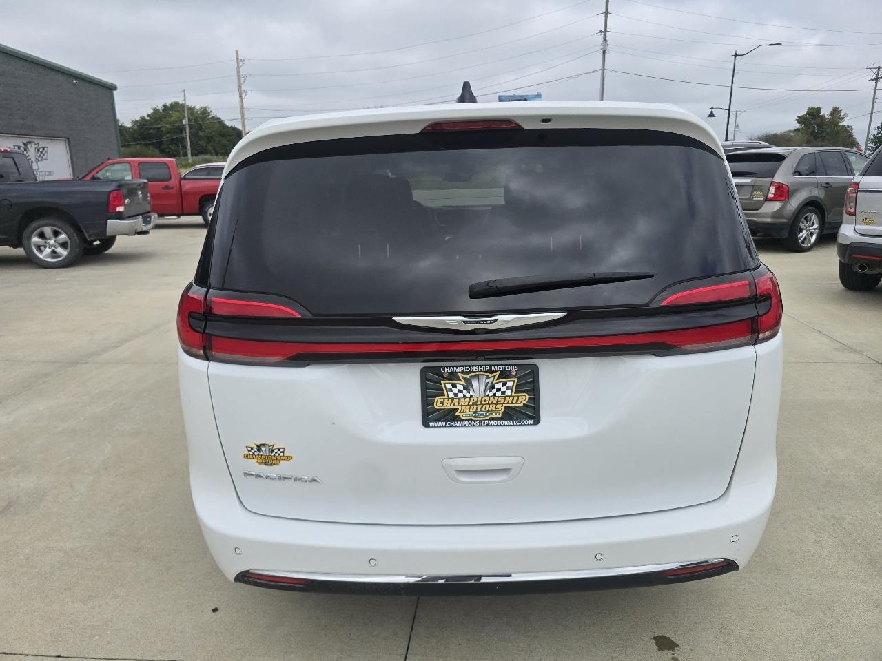 Chrysler Pacifica Touring L FWD 2023