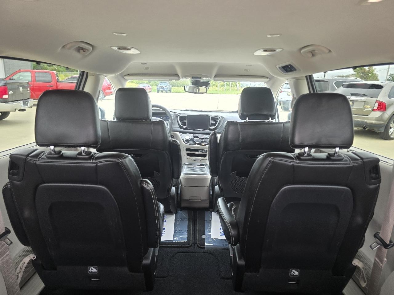 Chrysler Pacifica Touring L FWD 2023