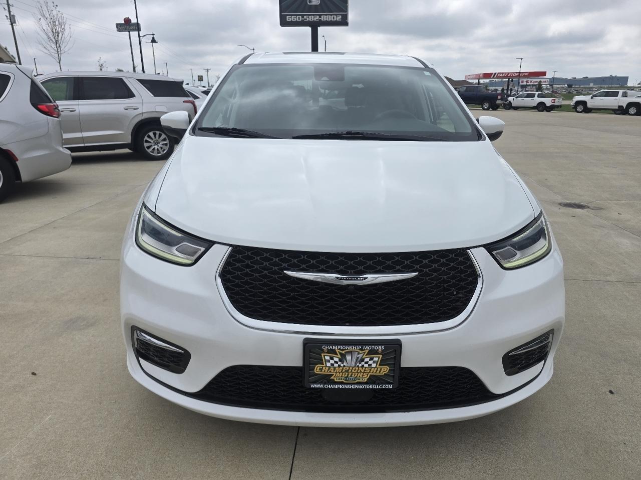 Chrysler Pacifica Touring L FWD 2023
