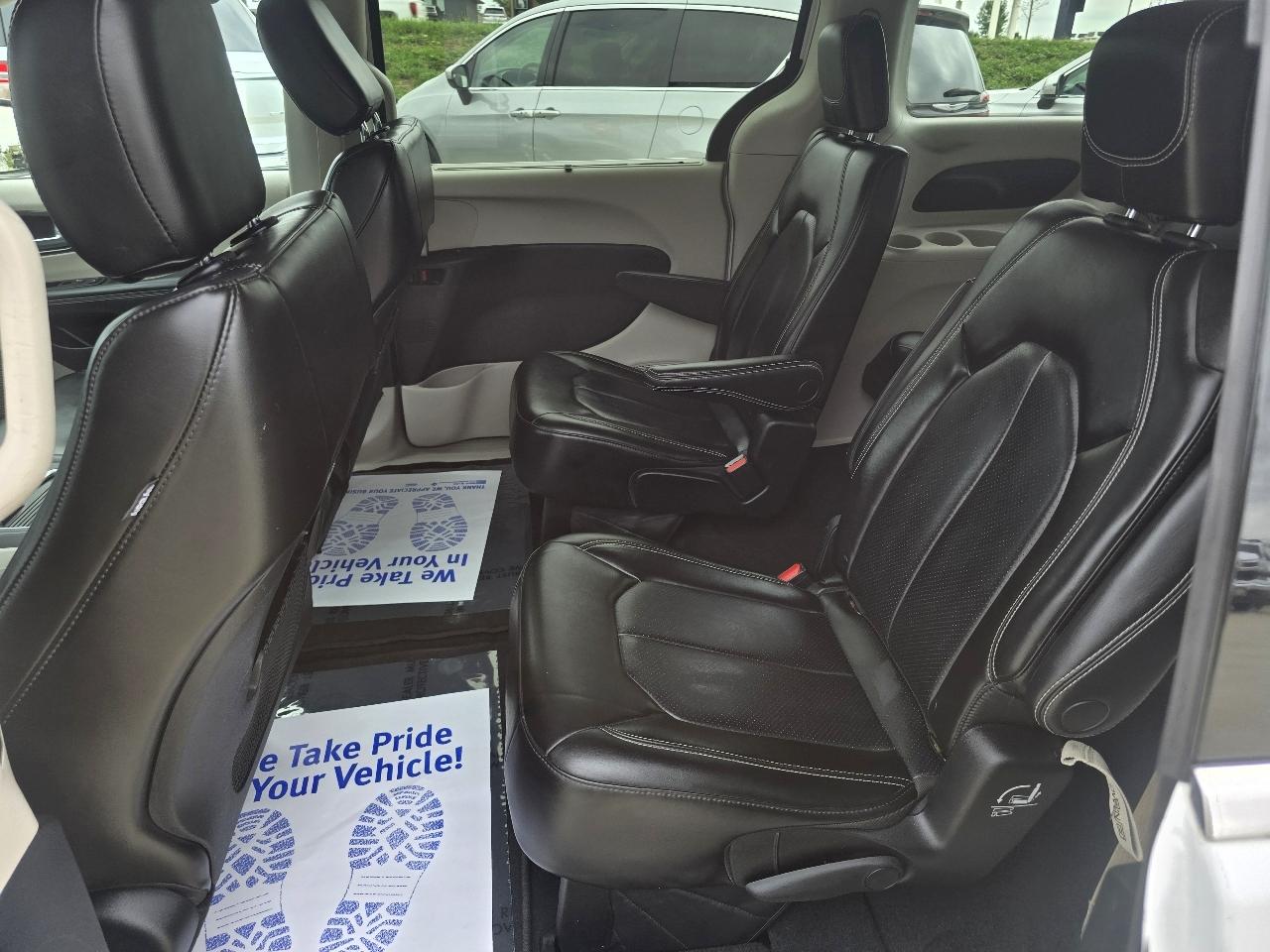Chrysler Pacifica Touring L FWD 2023