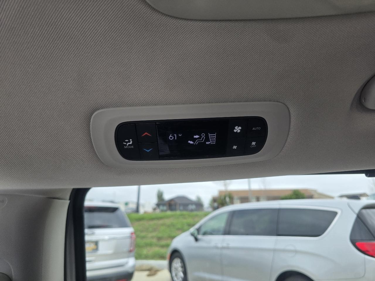 Chrysler Pacifica Touring L FWD 2023