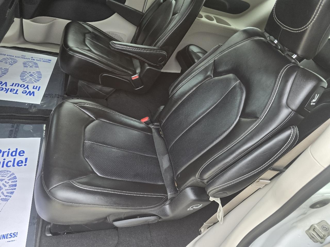 Chrysler Pacifica Touring L FWD 2023