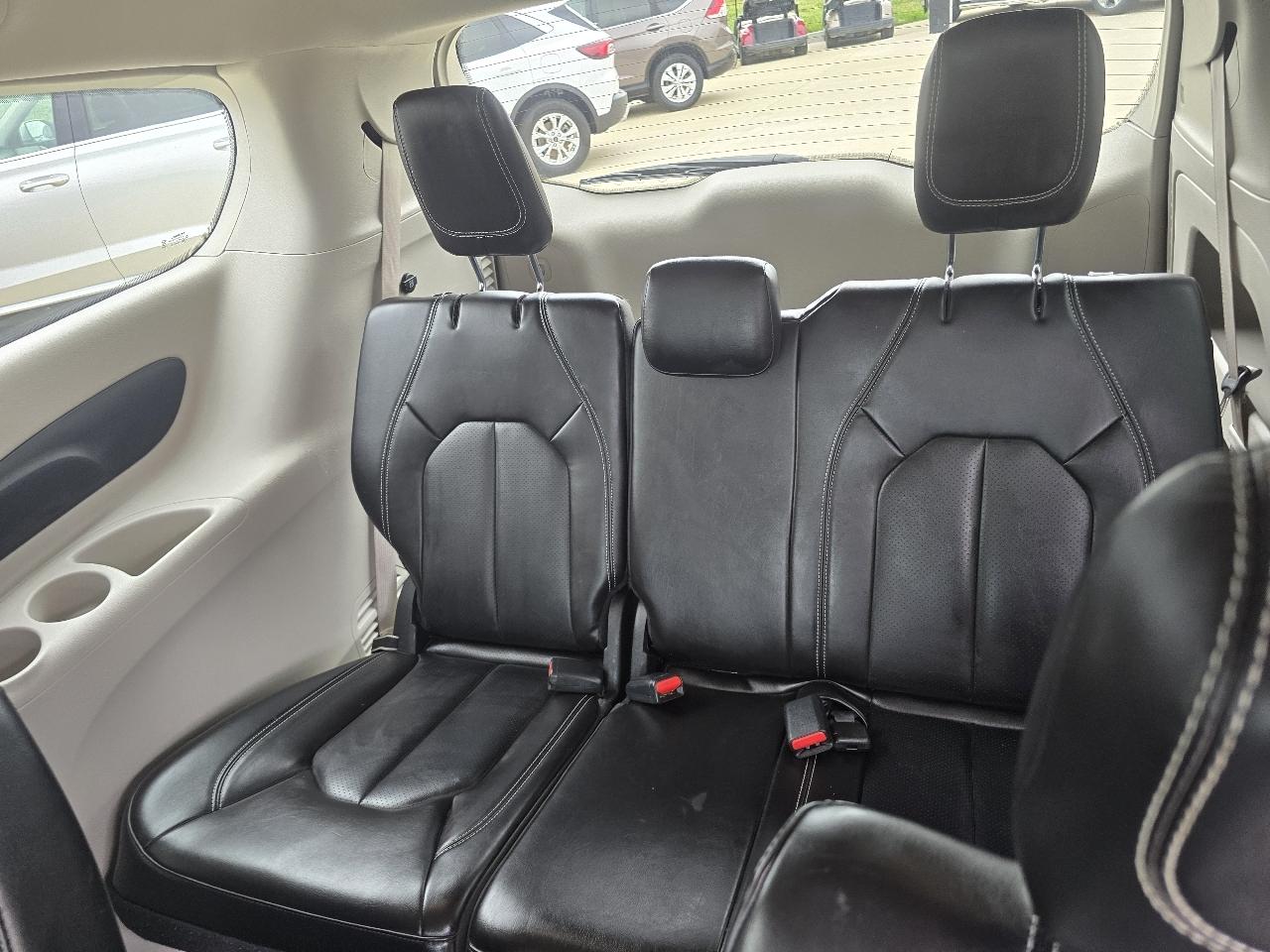 Chrysler Pacifica Touring L FWD 2023