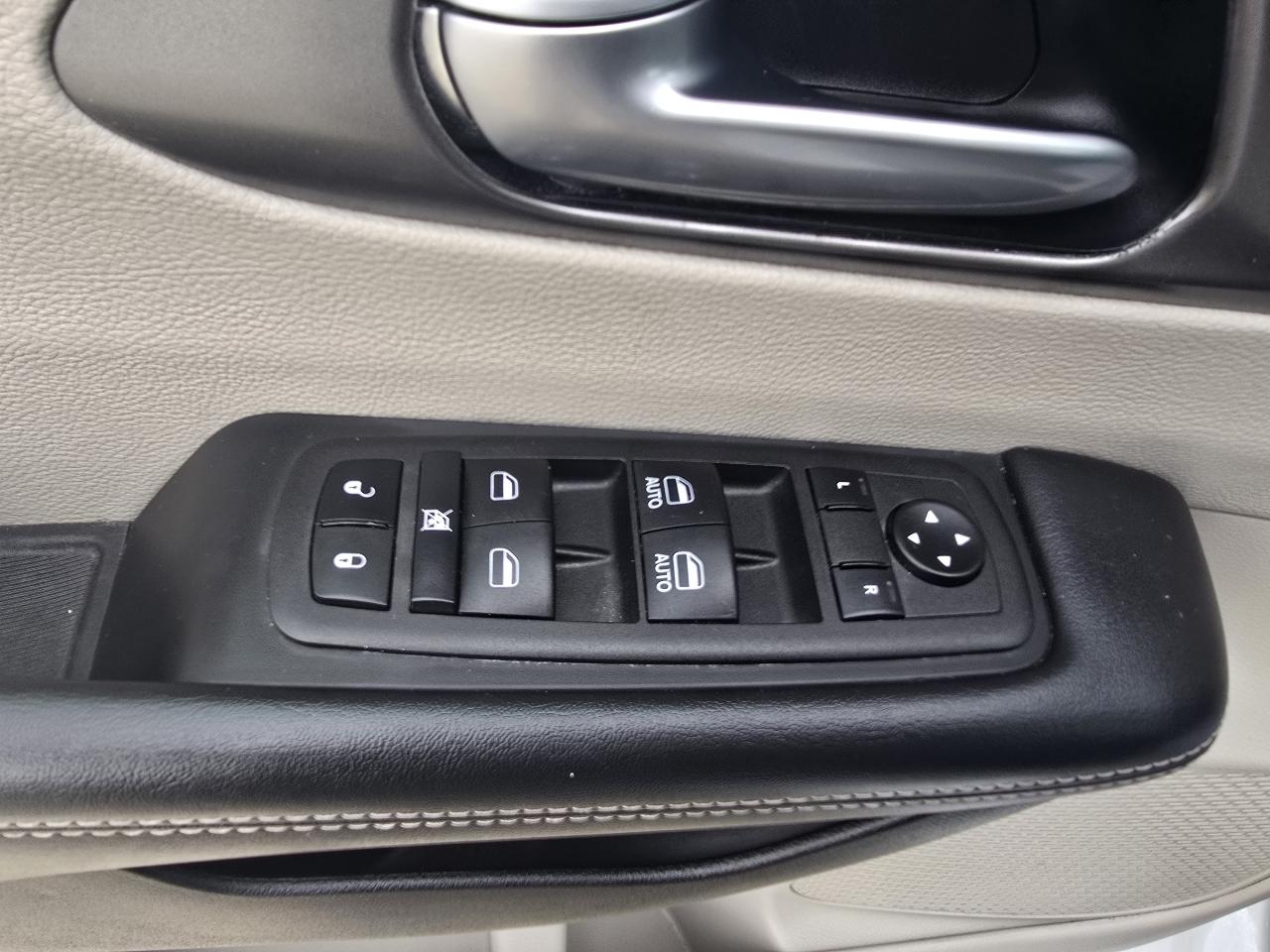 Chrysler Pacifica Touring L FWD 2023