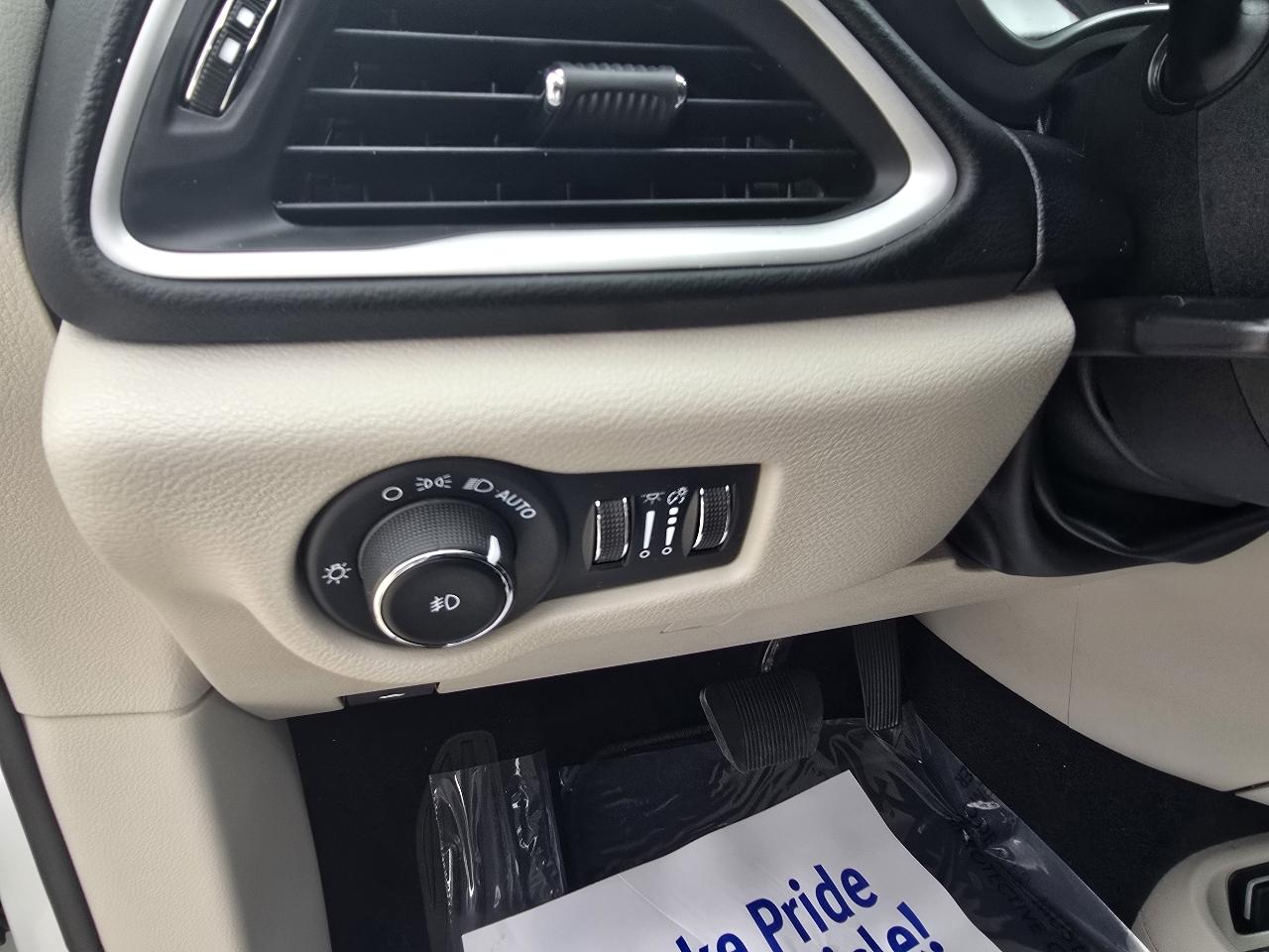 Chrysler Pacifica Touring L FWD 2023