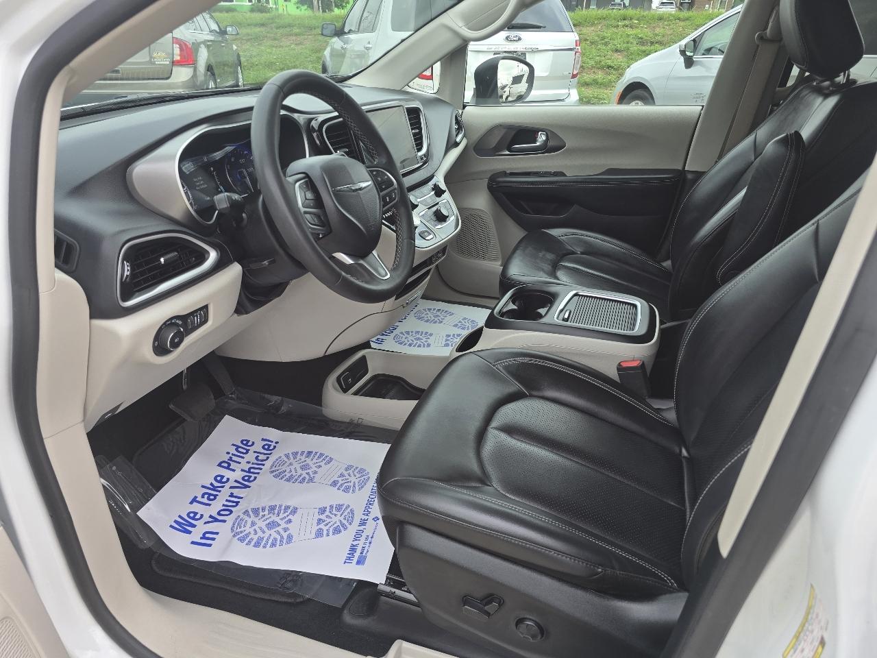 Chrysler Pacifica Touring L FWD 2023