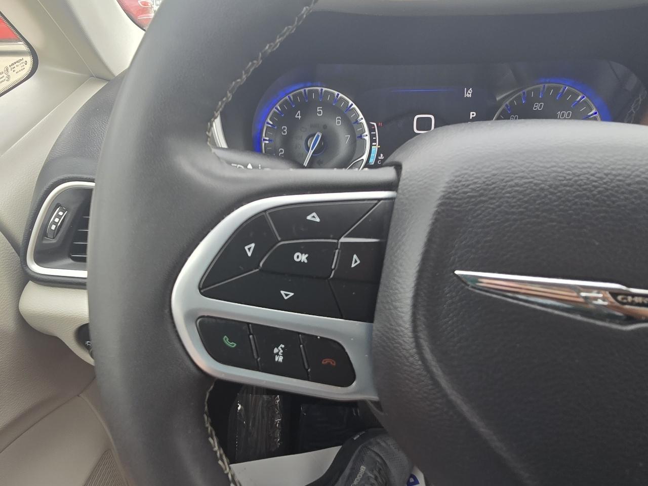 Chrysler Pacifica Touring L FWD 2023