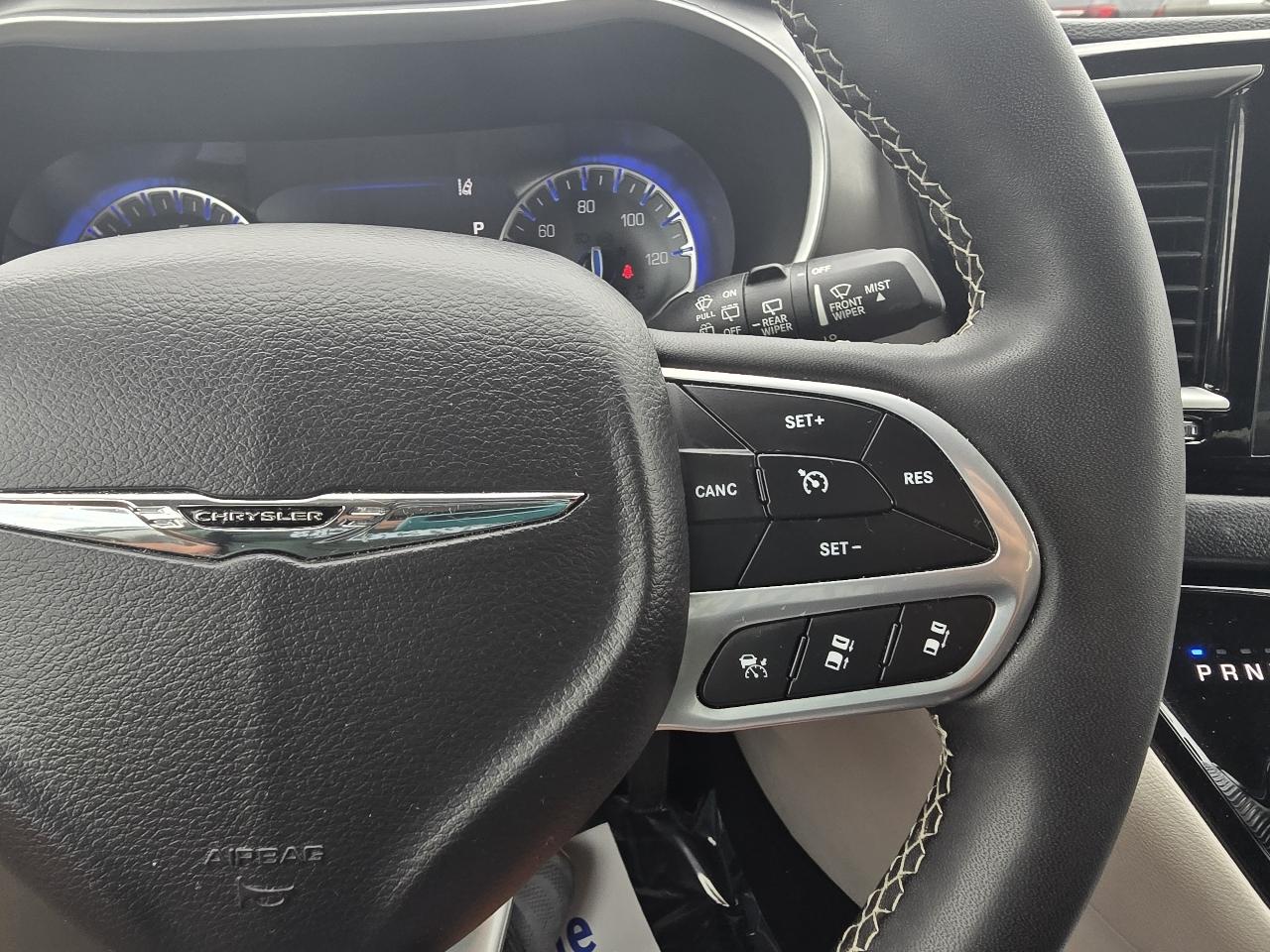 Chrysler Pacifica Touring L FWD 2023