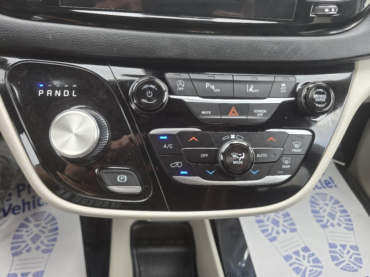 Chrysler Pacifica Touring L FWD 2023
