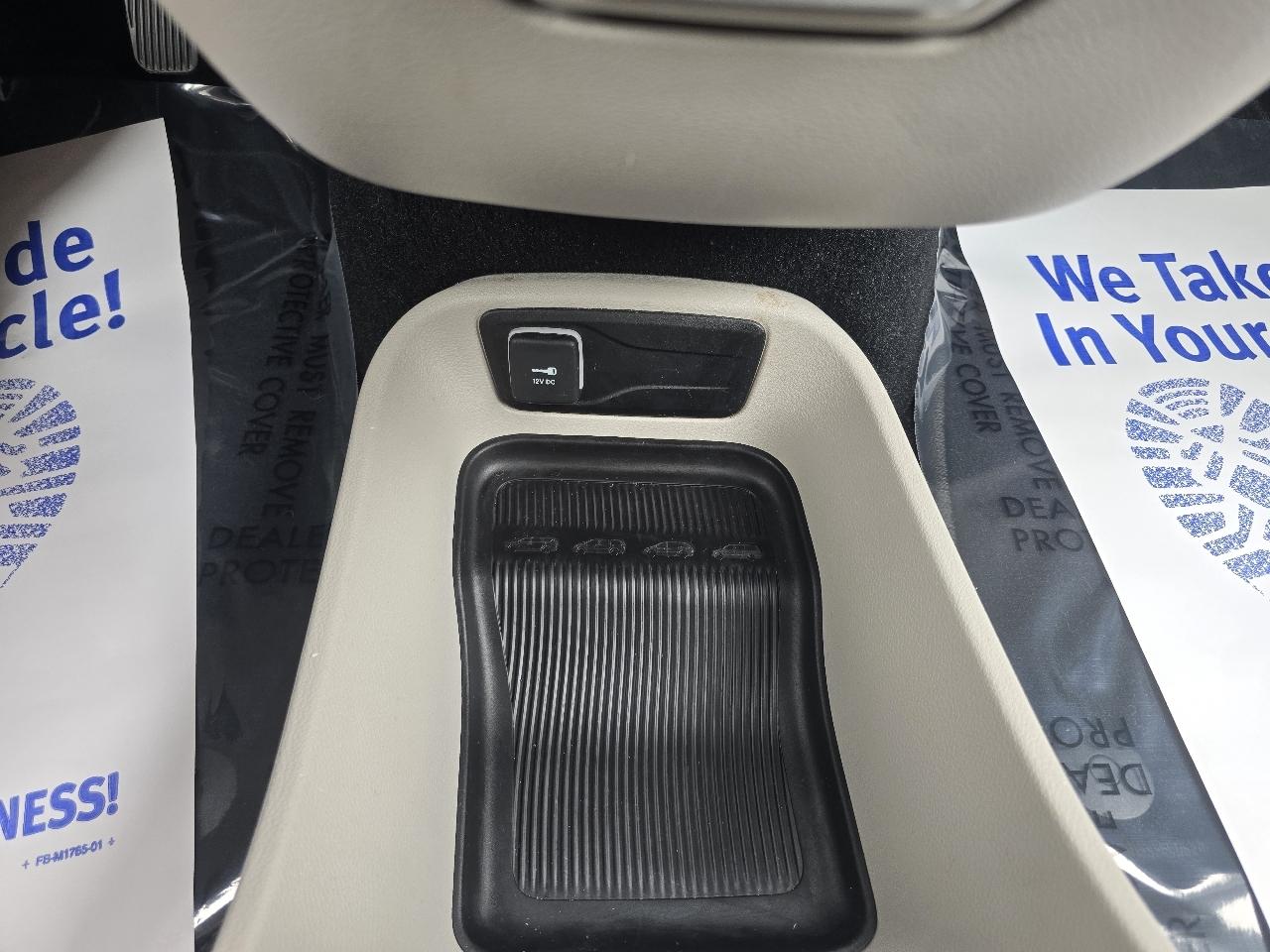 Chrysler Pacifica Touring L FWD 2023